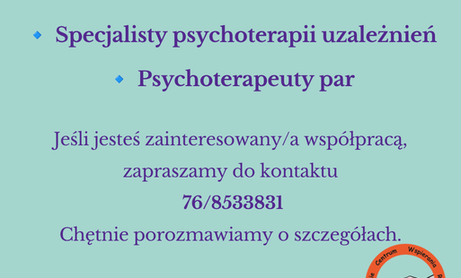 Grafika informująca o poszukiwaniu osób do współpracy. Na jasnoturkusowym tle znajduje się fioletowy tekst: „Poszukujemy do współpracy: Specjalisty psychoterapii uzależnień oraz Psychoterapeuty par”. Poniżej widnieje zaproszenie do kontaktu: „Jeśli jesteś